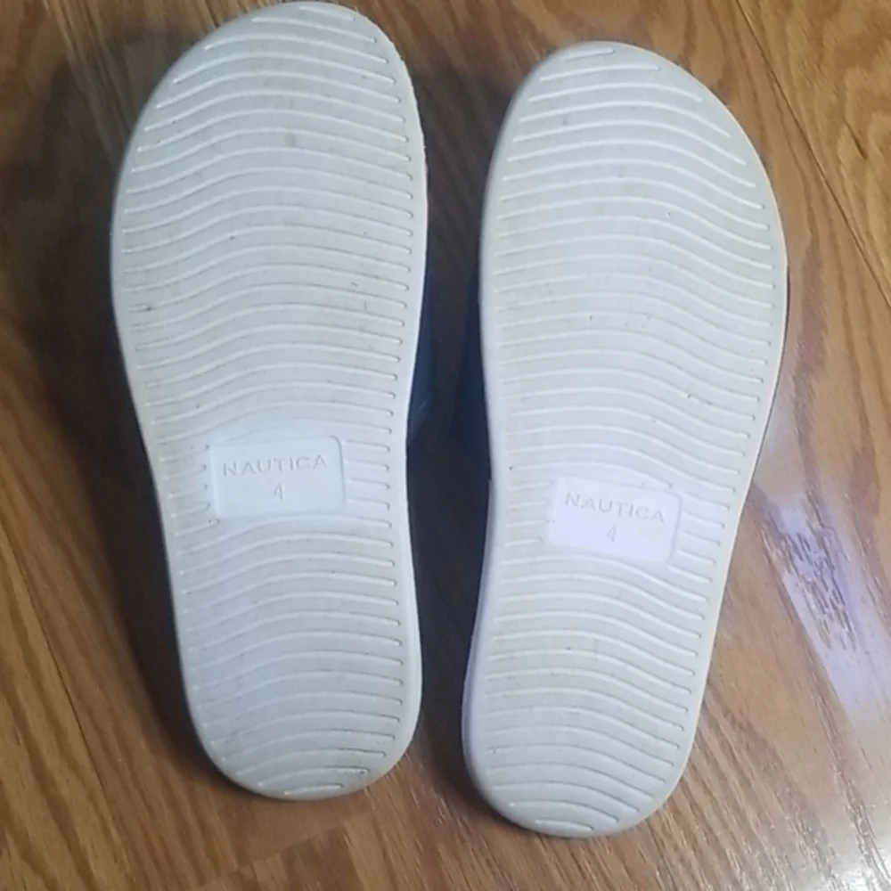 Nautica‎ slides size 4